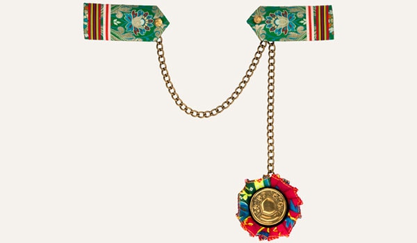 DOLL UP THOSE WARDROBE STAPLES WITH THESE BROOCHES