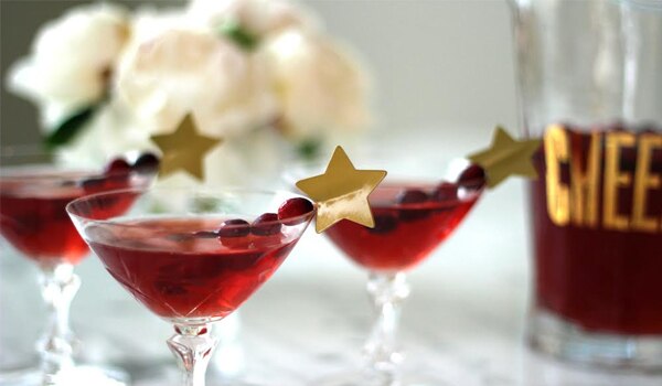 3 best christmas cocktail recipes to try at home 3 best christmas cocktail recipes to try at home